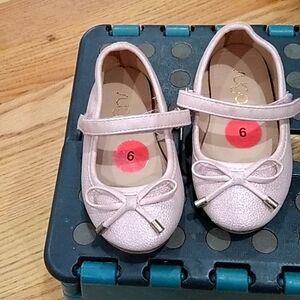 Toddler shoes 6c